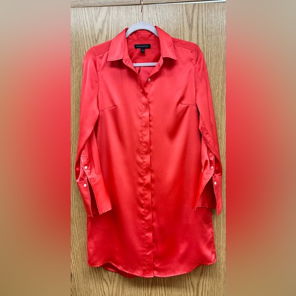 Banana Republic satin dress, Size XS but fits like a small. - Picture 1 of 2